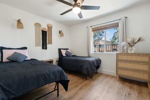 Desk, iron/ironing board, WiFi, bed sheets - Big Oasis Retreat |  New Private Home (Escondido)