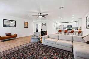 TV - Big Oasis Retreat |  New Private Home (Escondido)
