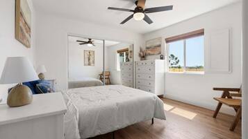 Desk, iron/ironing board, WiFi, bed sheets
