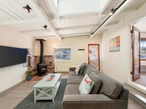 テレビ、暖炉、書斎 / ワークスペース