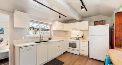 Cottage at the Point - For 4!
