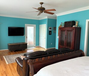 5 bedrooms, iron/ironing board, WiFi, bed sheets