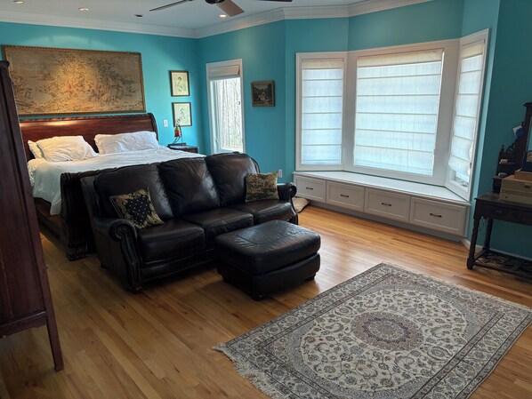 5 bedrooms, iron/ironing board, WiFi, bed sheets