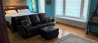 Master's Week Rental. 5 Bedroom 3.5 Bathroom.