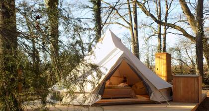 Lake view tent with private spa Copa cabanes 4