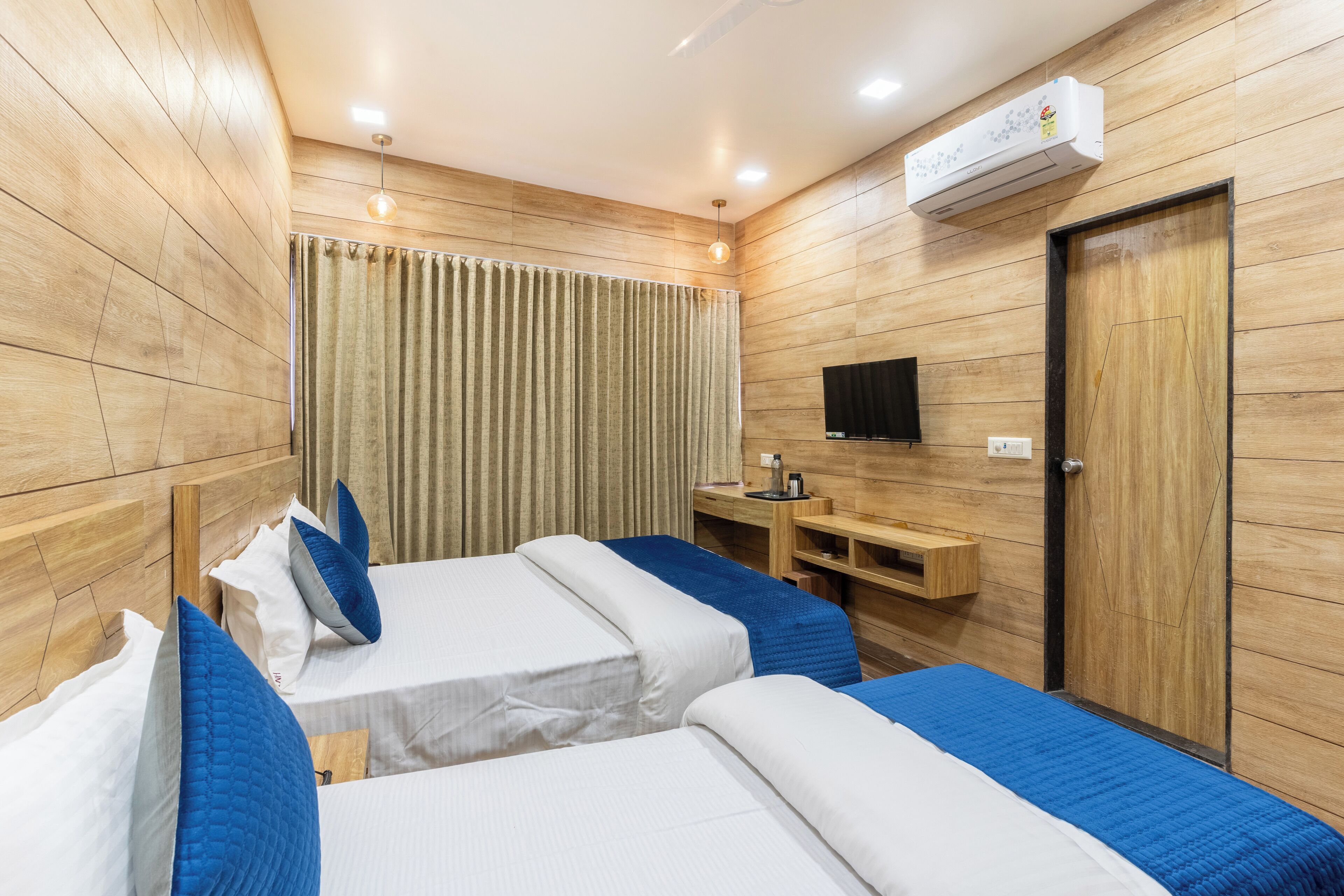 ألحفة محشوة بالريش وأسرّة بإسفنج يتكيف مع شكل الجسم وطراز فريد لكل وحدة