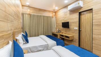 Habitación Deluxe doble | Edredones de plumas, colchones viscoelásticos, mobiliario individual