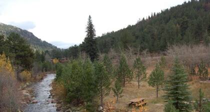 Cimmaron Suite 212- With Seasonal Pool Access plus RMNP Entrance Close By!