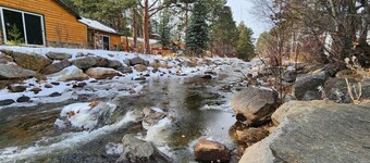 Cascade Suite 225- With Seasonal Pool Access plus RMNP Entrance Close By!