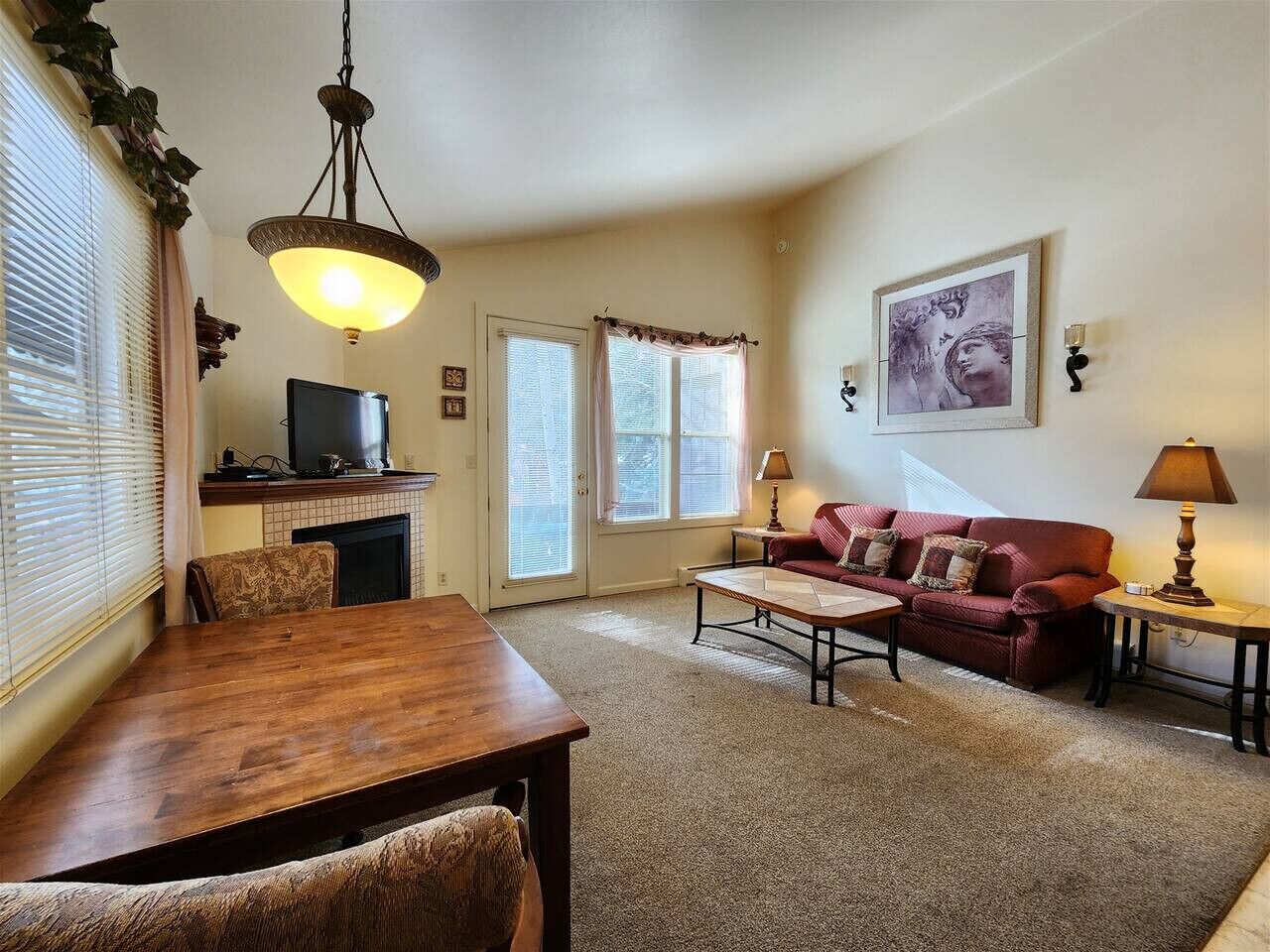 TV, fireplace