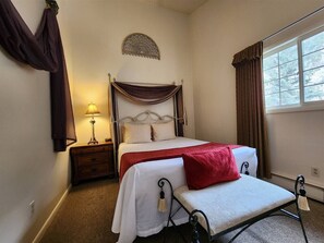 1 bedroom, iron/ironing board, WiFi, bed sheets - Cascade Suite 226- With Seasonal Pool Access plus RMNP Entrance Close By! (Estes Park)