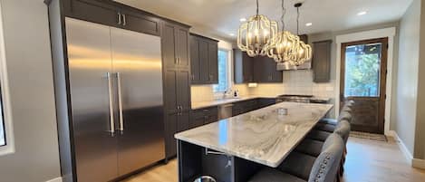 Refrigerador, microondas, horno, lavavajillas