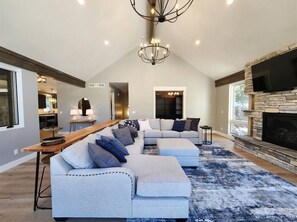 TV, fireplace