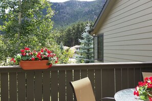 屋外ダイニングエリア