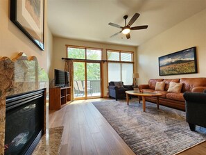 TV, fireplace - Sweet Bliss- Close to RMNP Entrance with A/C! (Estes Park)