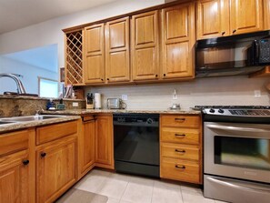 Refrigerador, microondas, horno y lavavajillas 