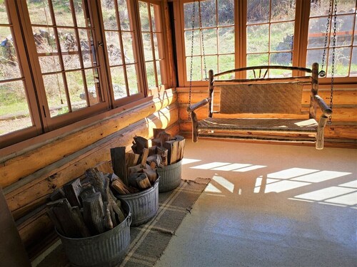 Wranglers Cabin- Close to RMNP Entrance less than 4 minutes away!