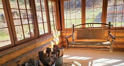Wranglers Cabin- Close to RMNP Entrance less than 4 minutes away!