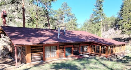 Wranglers Cabin- Historical Log Cabin Nestled on Fall River!