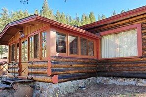 Exterior - Wranglers Cabin (Estes Park)