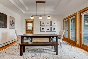 Dining - Luxury and Privacy- 30 Days or More with a Hot Tub and Fast Internet! (Estes Park)