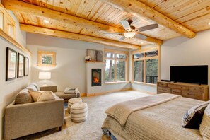 Iron/ironing board, WiFi, bed sheets - Luxury and Privacy- 30 Days or More with a Hot Tub and Fast Internet! (Estes Park)