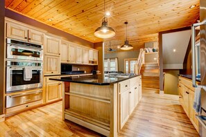 冷蔵庫、電子レンジ、オーブン、食器洗い機