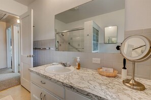 Shower, towels