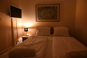 1 bedroom, WiFi, bed sheets - Double room with kitchen and private bathroom, in the heart of the old town. (Luzern)