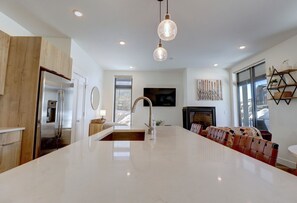 Condo, 2 Bedrooms | Dining