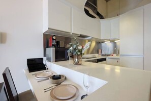 Fridge, microwave, oven, stovetop