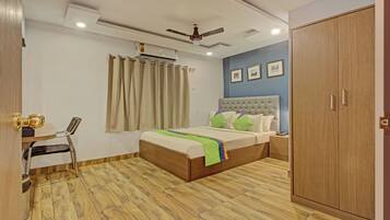 Habitación doble Deluxe | Espacio para trabajar con laptop y insonorización