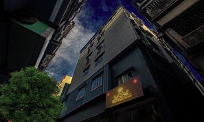 A building with a sign for 'Hotel Royal Crowne'. - HOTEL ROYAL CROWNE (Barakpur)
