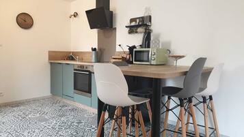 Micro-ondes, four, plaque de cuisson, lave-vaisselle