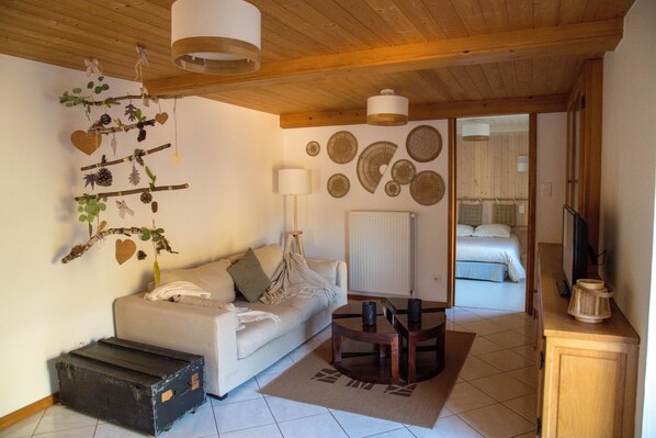 1 habitación, tabla de planchar con plancha, cuna de viaje y wifi 