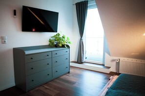 3 Schlafzimmer, Reisekinderbett, kostenloses WLAN, Bettwäsche