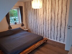 3 bedrooms, travel crib, free WiFi, bed sheets - Cozy vacation apartment in East Frisia - families & dogs welcome! (Hinte)