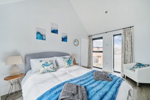 2 bedrooms, internet, bed sheets
