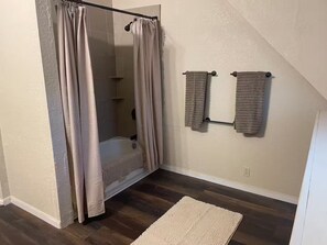 Bathroom - The Farmhouse at Truman Lake (Clinton)