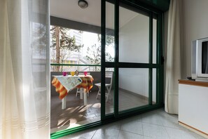 Apartment, 2 Bedrooms, Balcony | Dining