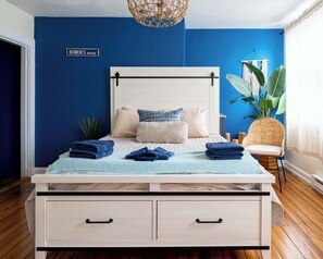 5 chambres, bureau, fer et planche à repasser, lit parapluie