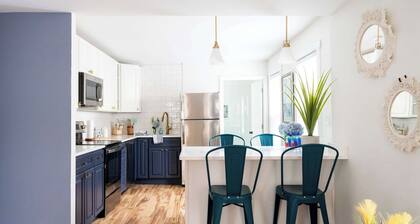 Perfect for Large Groups, Downtown Newport 5 bed!