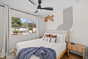 5 habitaciones, tabla de planchar con plancha, cuna de viaje y wifi 