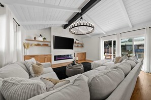 TV, fireplace, offices