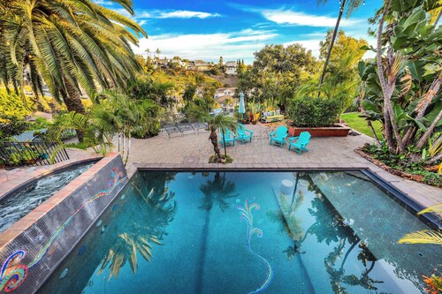 Skyline and Bay Views Spanish Villa, Pool and Hot Tub