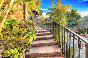 المنطقة المحيطة بالمنشأة