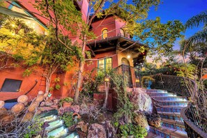 المنشأة من الخارج