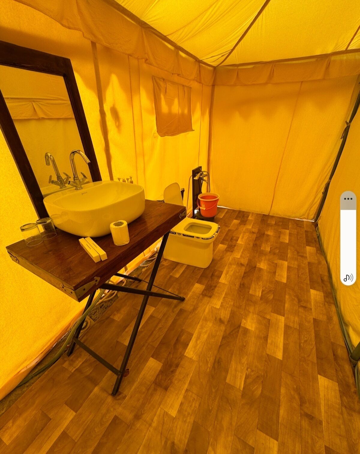 豪華帳棚, 陽台, 山景 | 浴室 | 免費盥洗用品、毛巾、肥皂、洗髮精