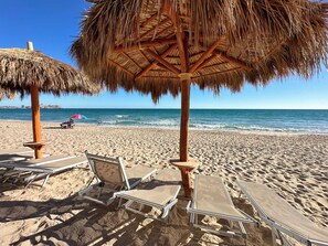 On the beach - Paradise Found Luxe 2BR Condo in Iconic Location (Puerto Peñasco)
