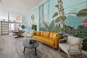 TV, offices - Downtown Gaslamp Getaway | Stylish 4BR APT (San Diego)